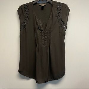 A Pea in the Pod Black Sleeveless Pleated Blouse